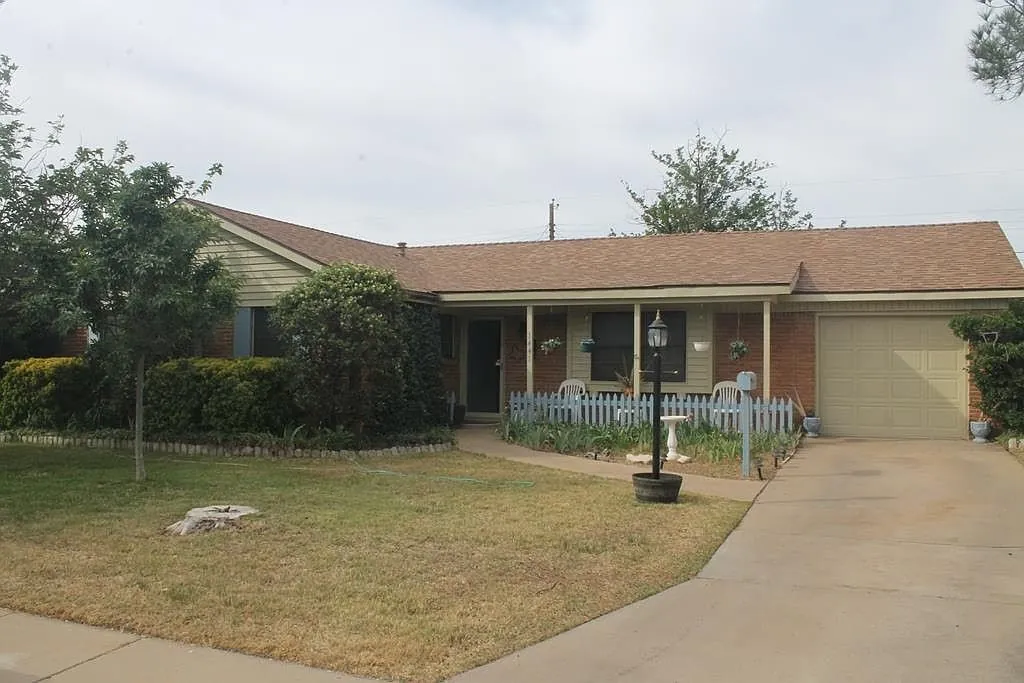 Front of the brick ranch home before the project